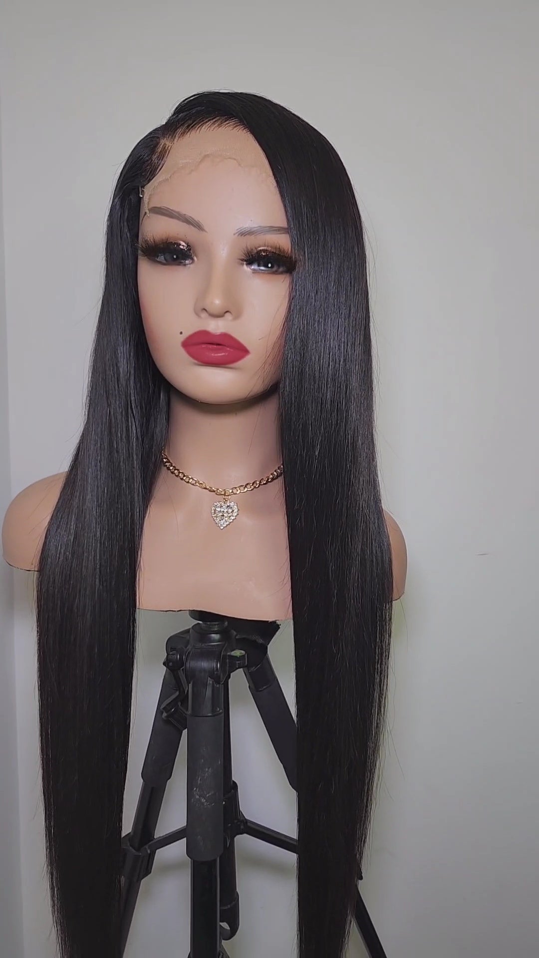 Saphira - 26 inch Luxury HD Straight Closure Wig