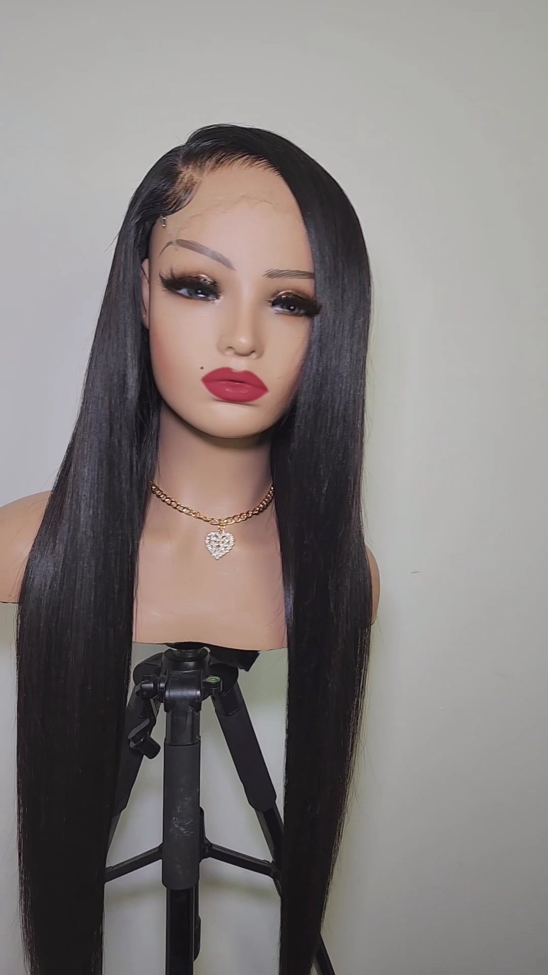 Saphira - 26 inch Luxury HD Straight Closure Wig