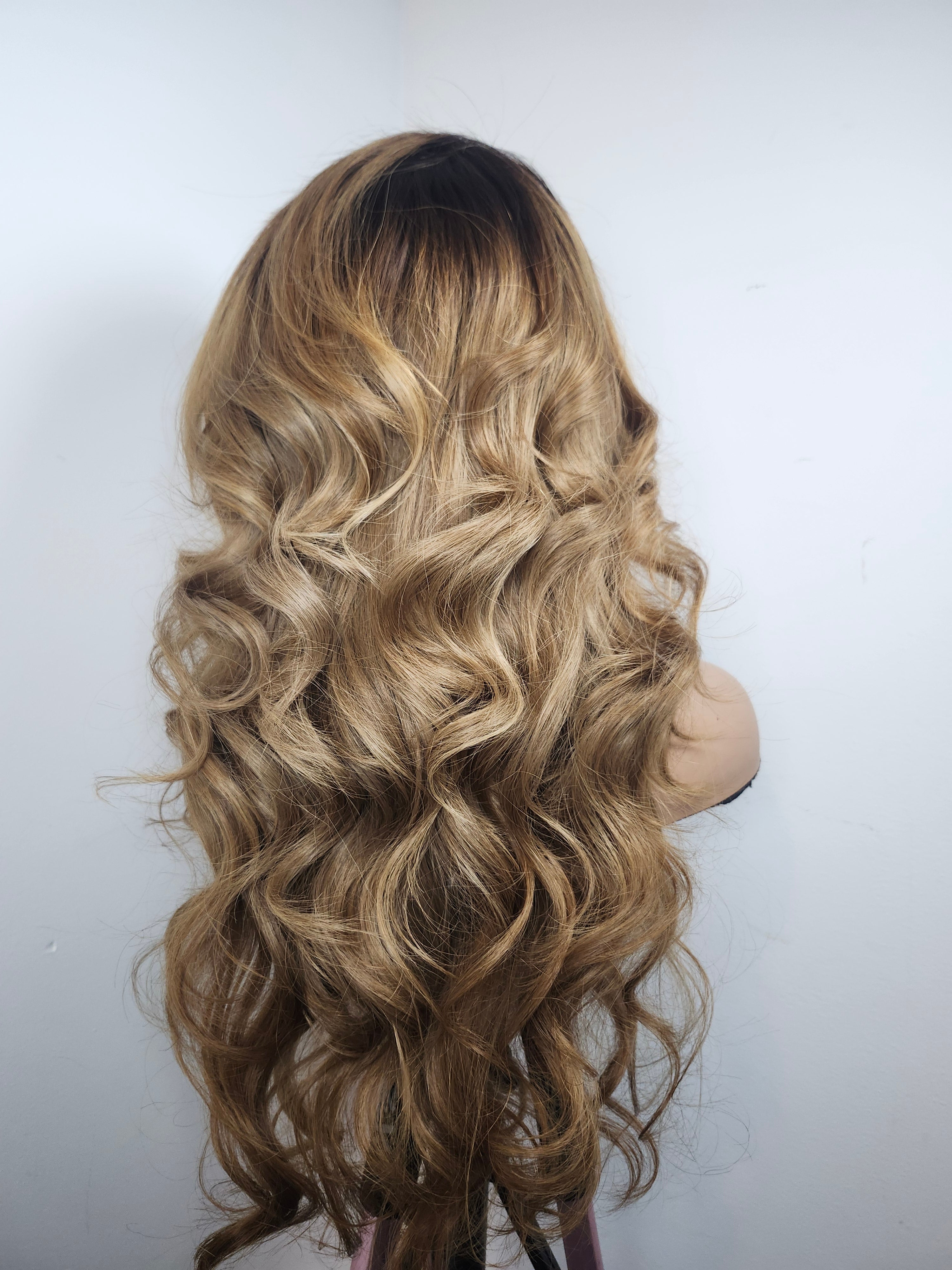 Golden Luxe– 20” 13x4 HD Frontal Wig